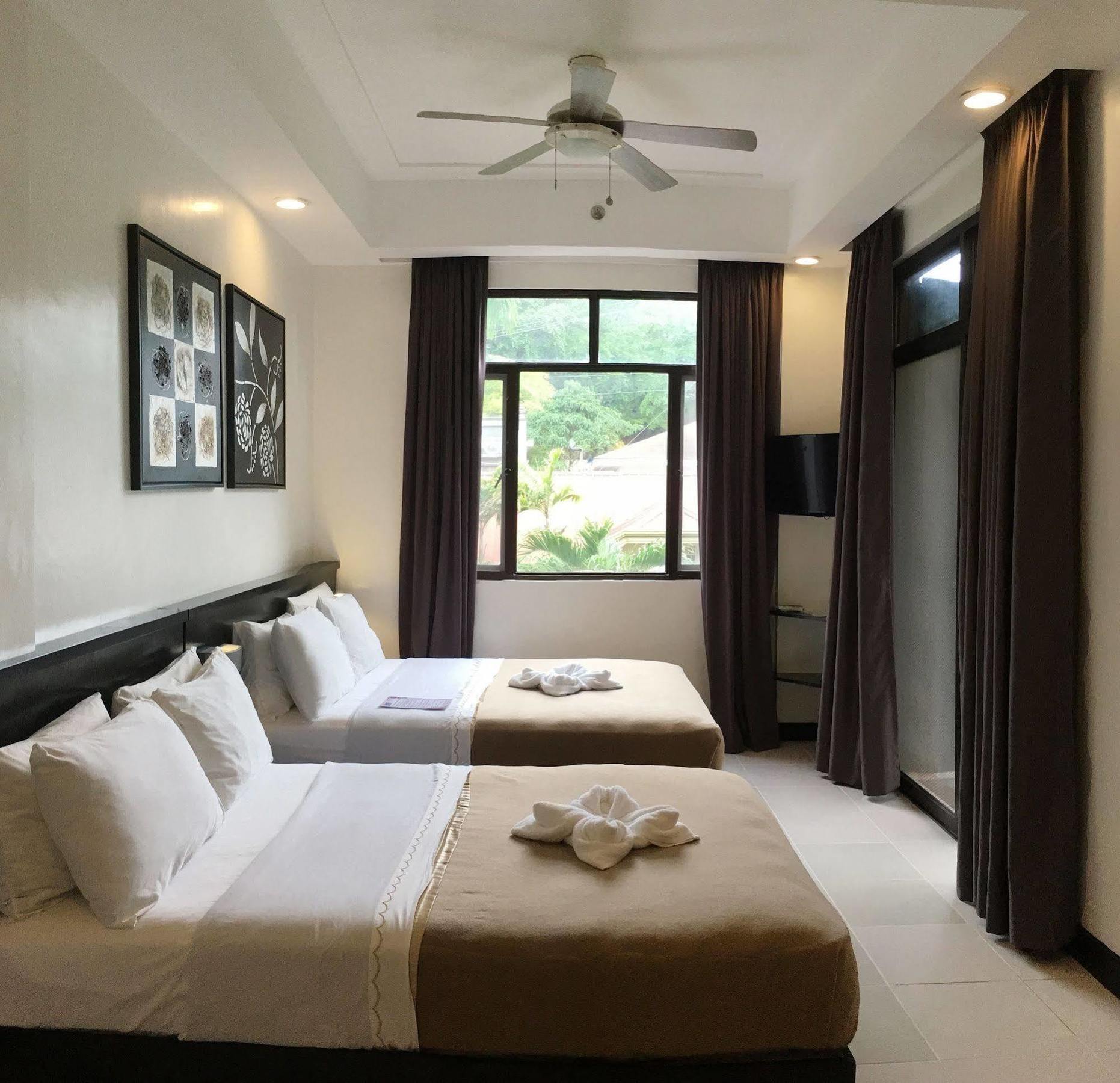 Hotel One Crescent Place Balabag (Boracay)