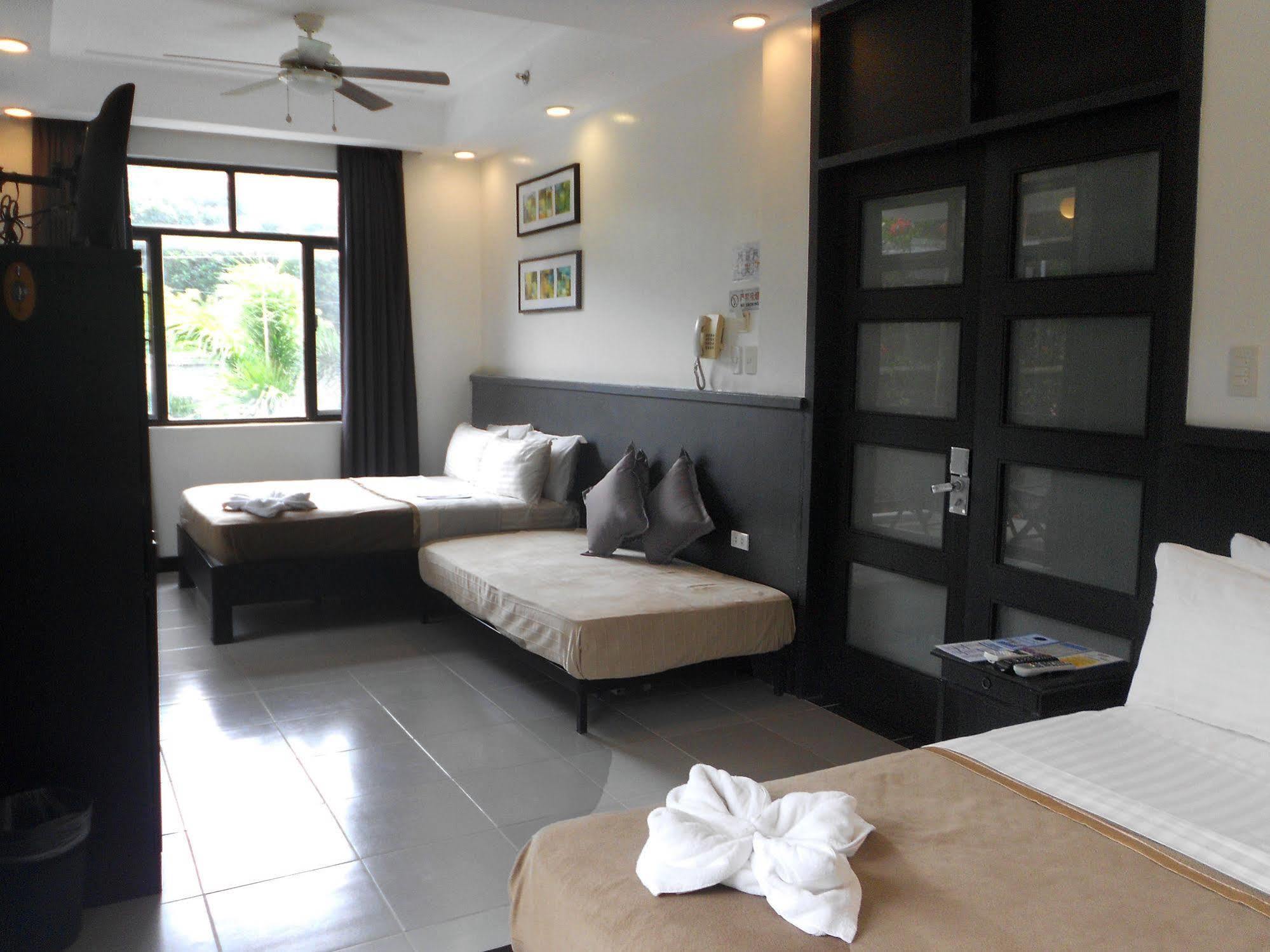 One Crescent Place Hotel Balabag (Boracay)