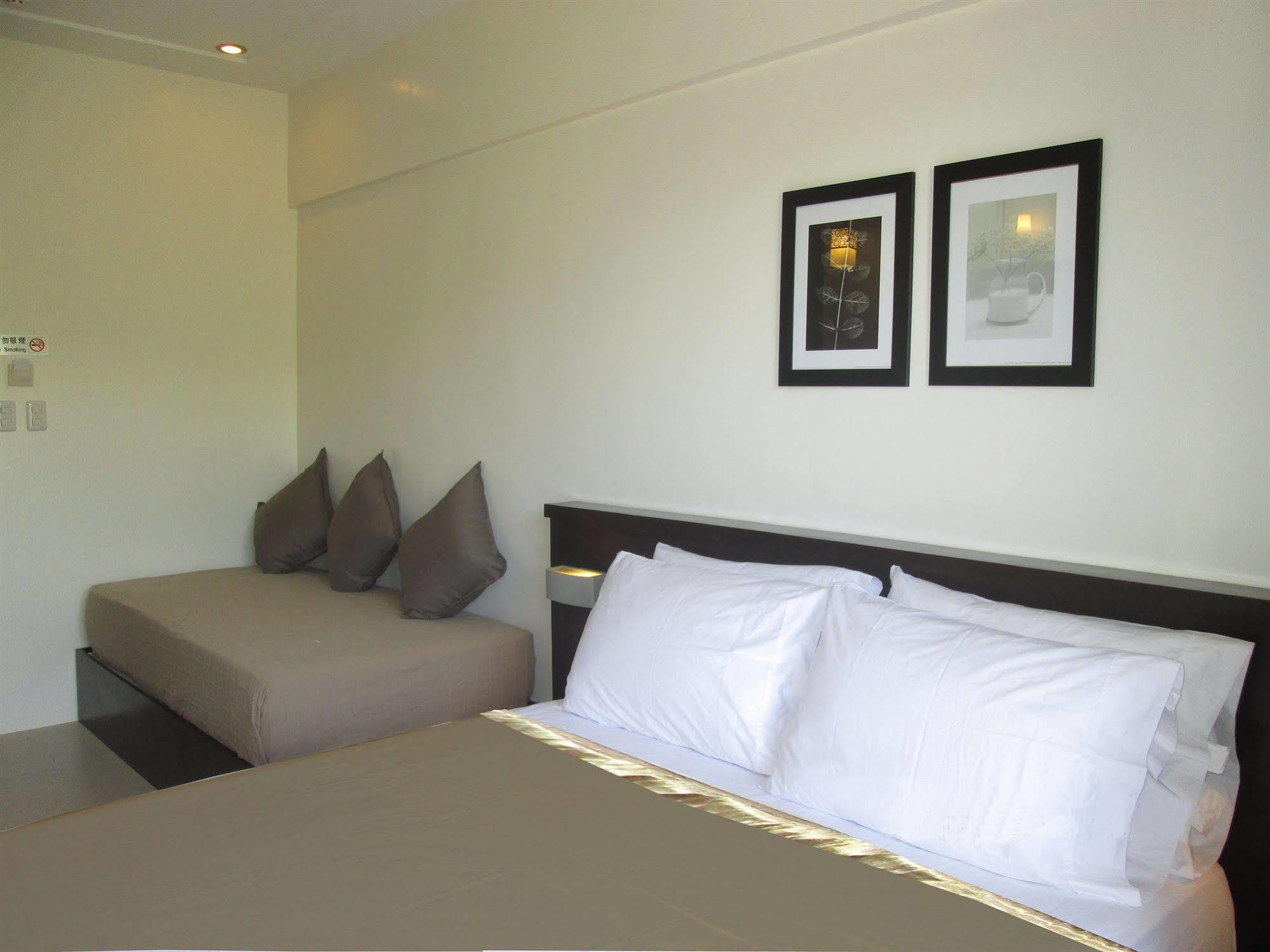 Hotel One Crescent Place 4*