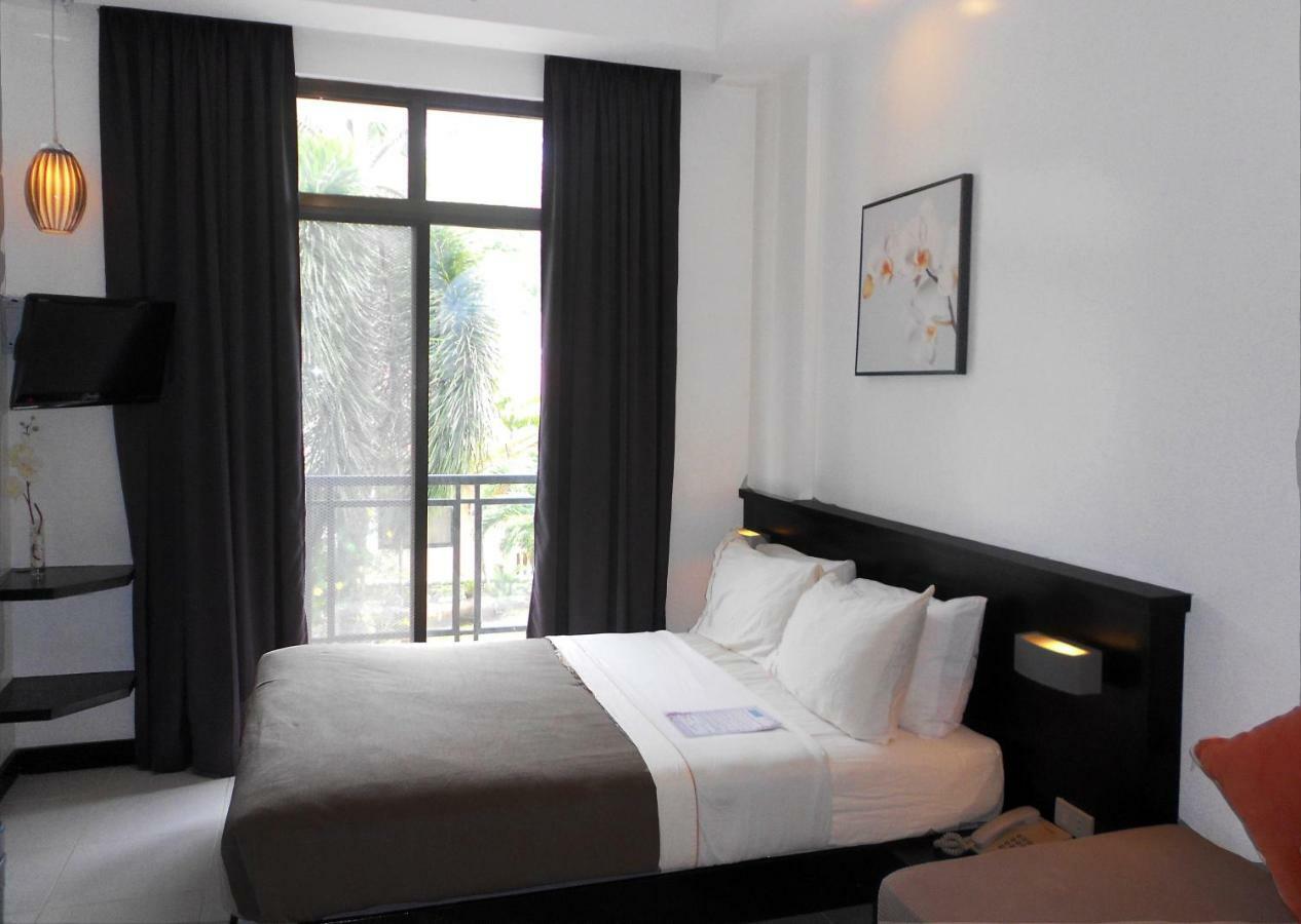 One Crescent Place Hotel
