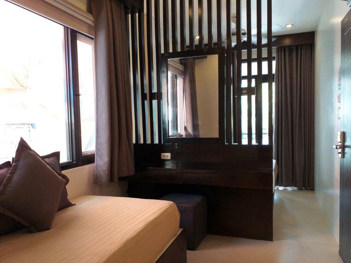 Hotel One Crescent Place 4*