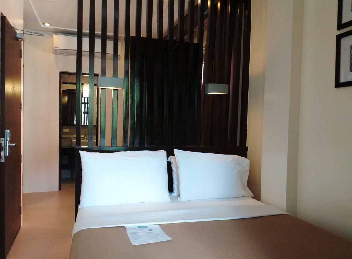 One Crescent Place Hotel