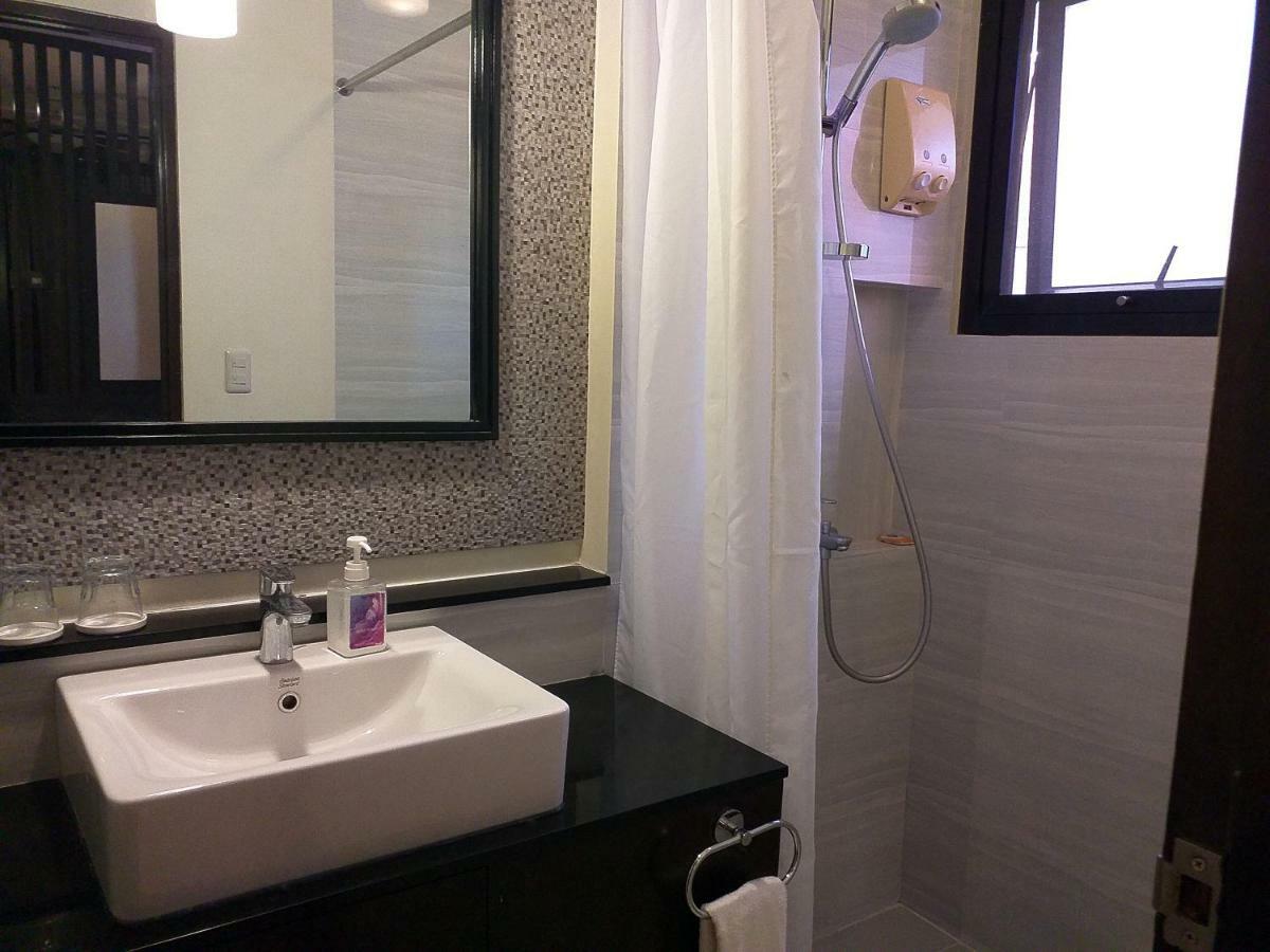 One Crescent Place Hotel Balabag (Boracay)